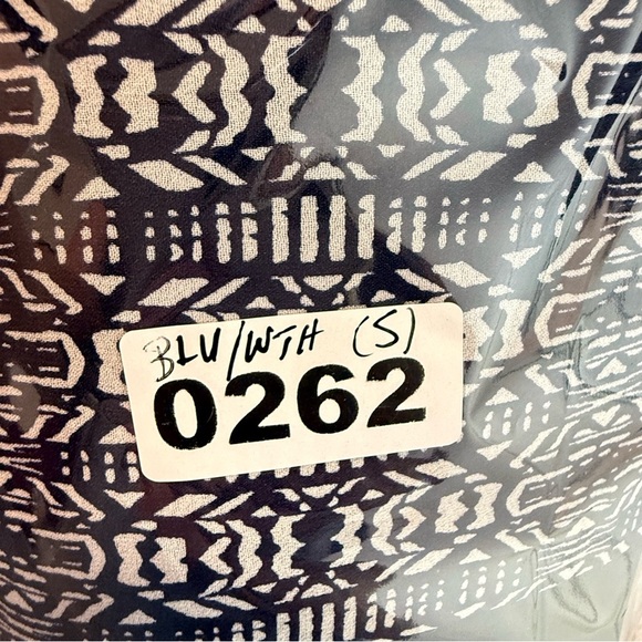 Elegant Black and White Patterned Maxi Dress - Picture 5 of 7